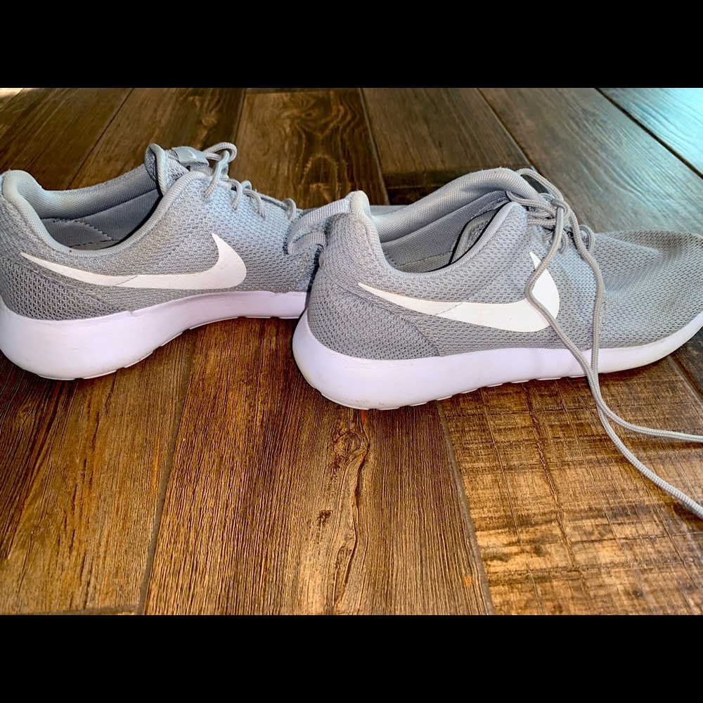 NIKE roushe